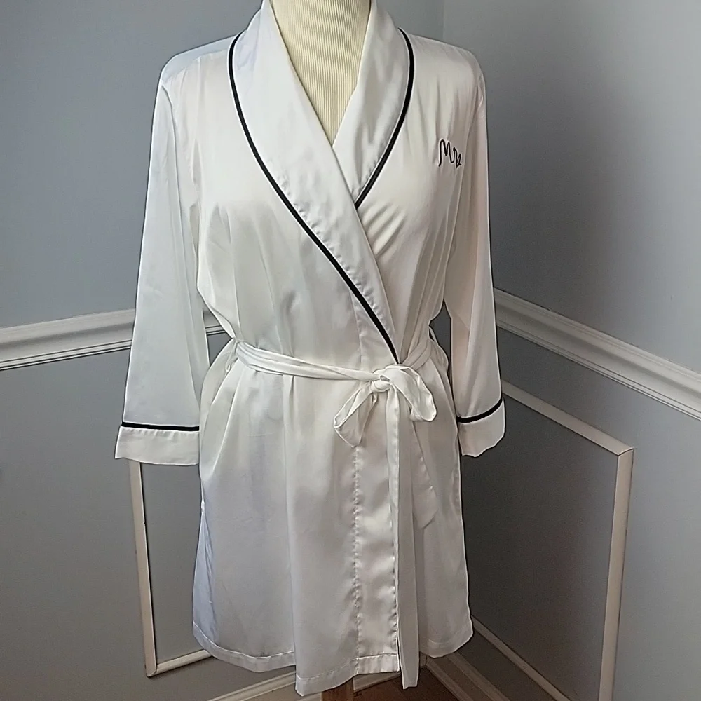 KATE SPADE White Satin Black Embroidered Mrs.‎ Bridal Wedding Tie Short Robe M